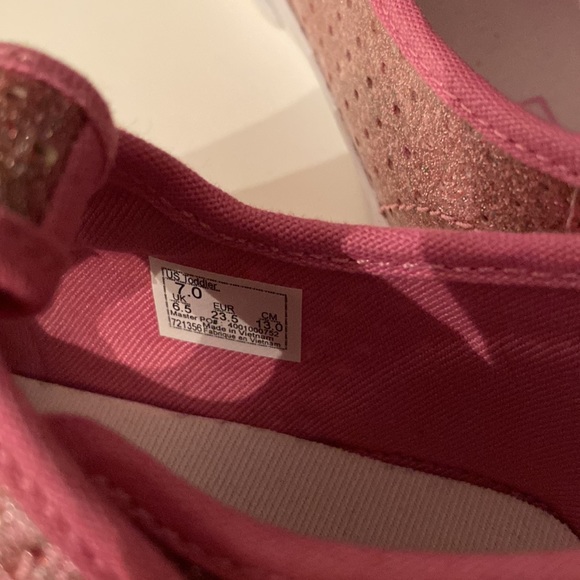 Vans - Picture 6 of 6